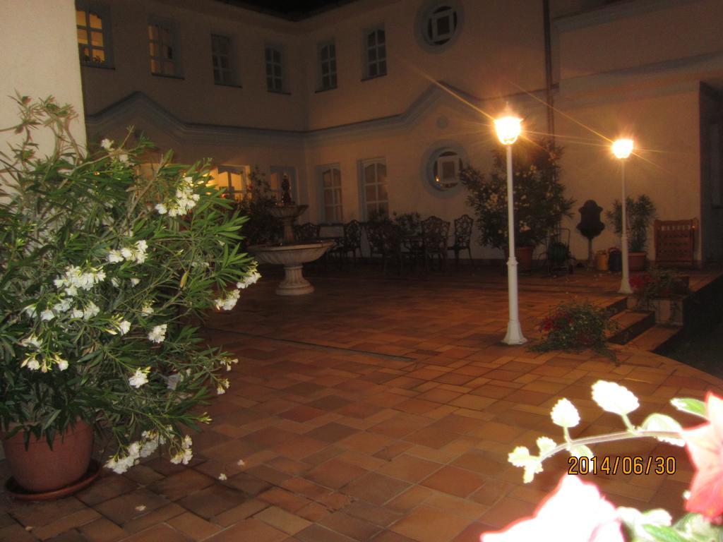 Hotel Csigahaz Panzio Gyula Exterior foto