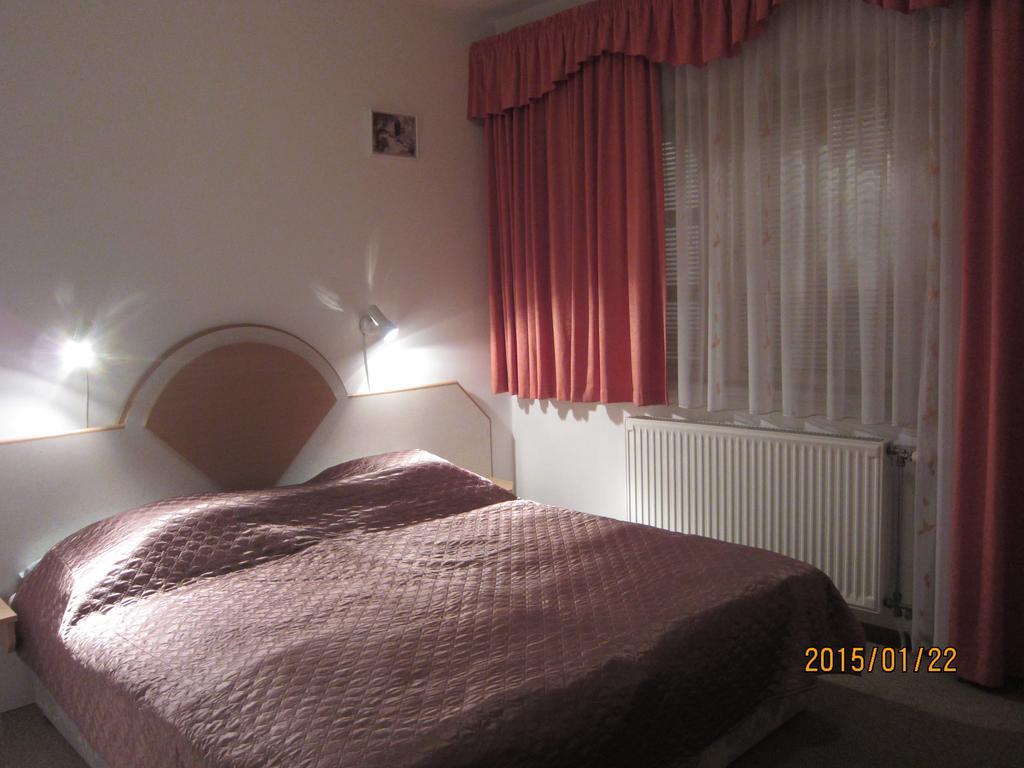 Hotel Csigahaz Panzio Gyula Exterior foto