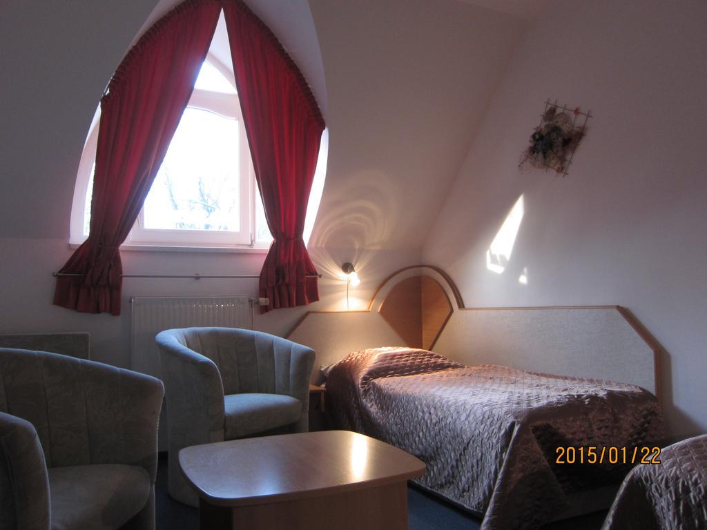 Hotel Csigahaz Panzio Gyula Exterior foto