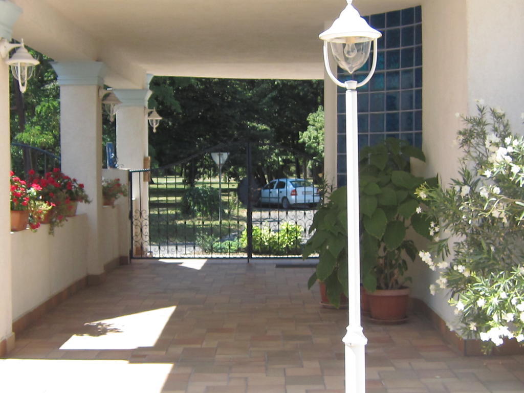 Hotel Csigahaz Panzio Gyula Exterior foto