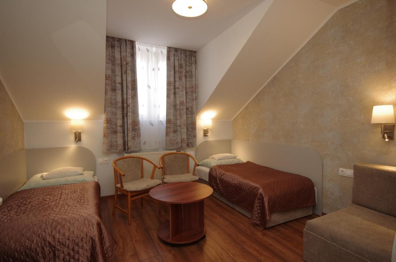 Hotel Csigahaz Panzio Gyula Exterior foto