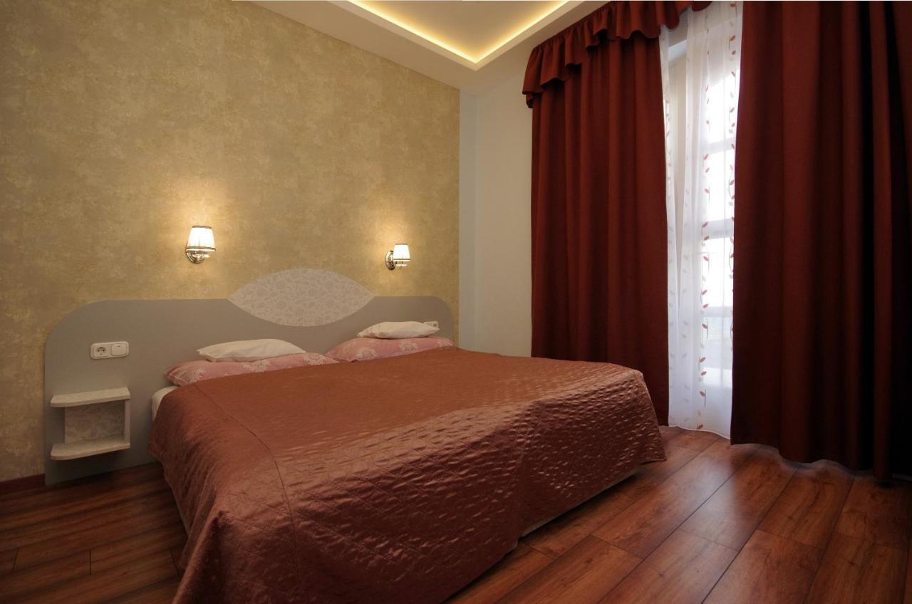 Hotel Csigahaz Panzio Gyula Exterior foto
