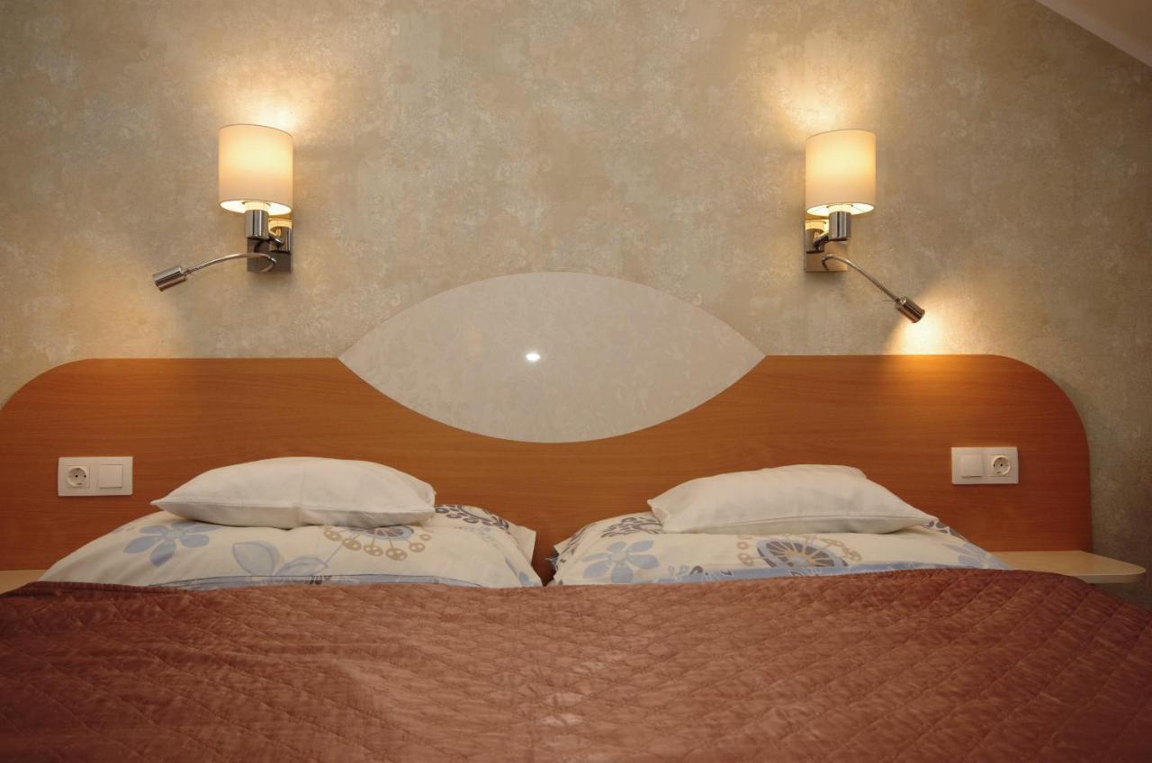 Hotel Csigahaz Panzio Gyula Exterior foto