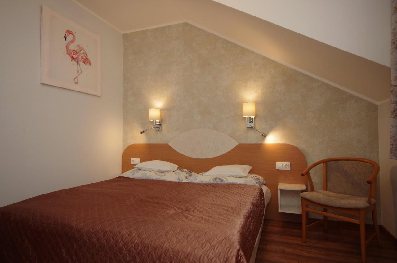 Hotel Csigahaz Panzio Gyula Exterior foto