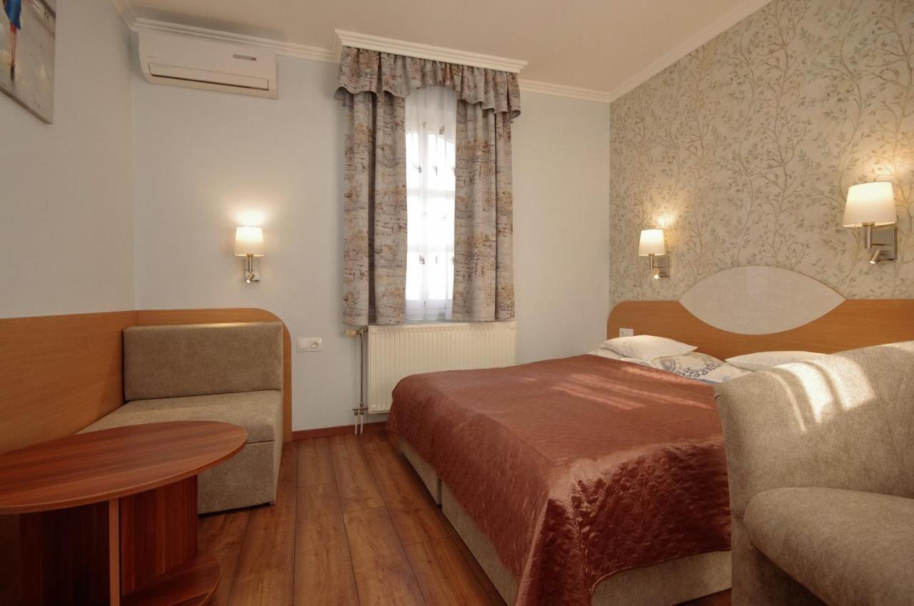 Hotel Csigahaz Panzio Gyula Exterior foto