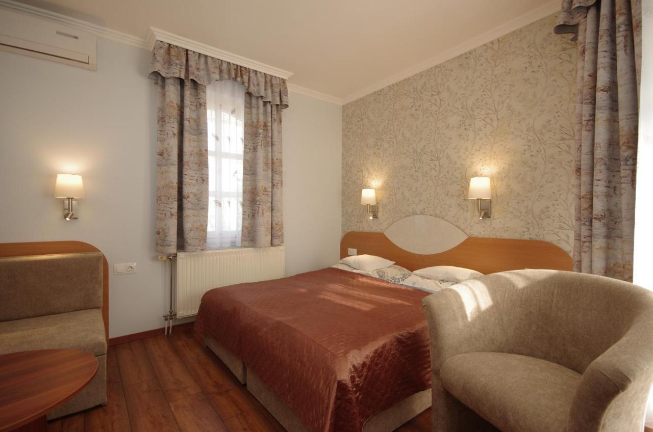 Hotel Csigahaz Panzio Gyula Exterior foto