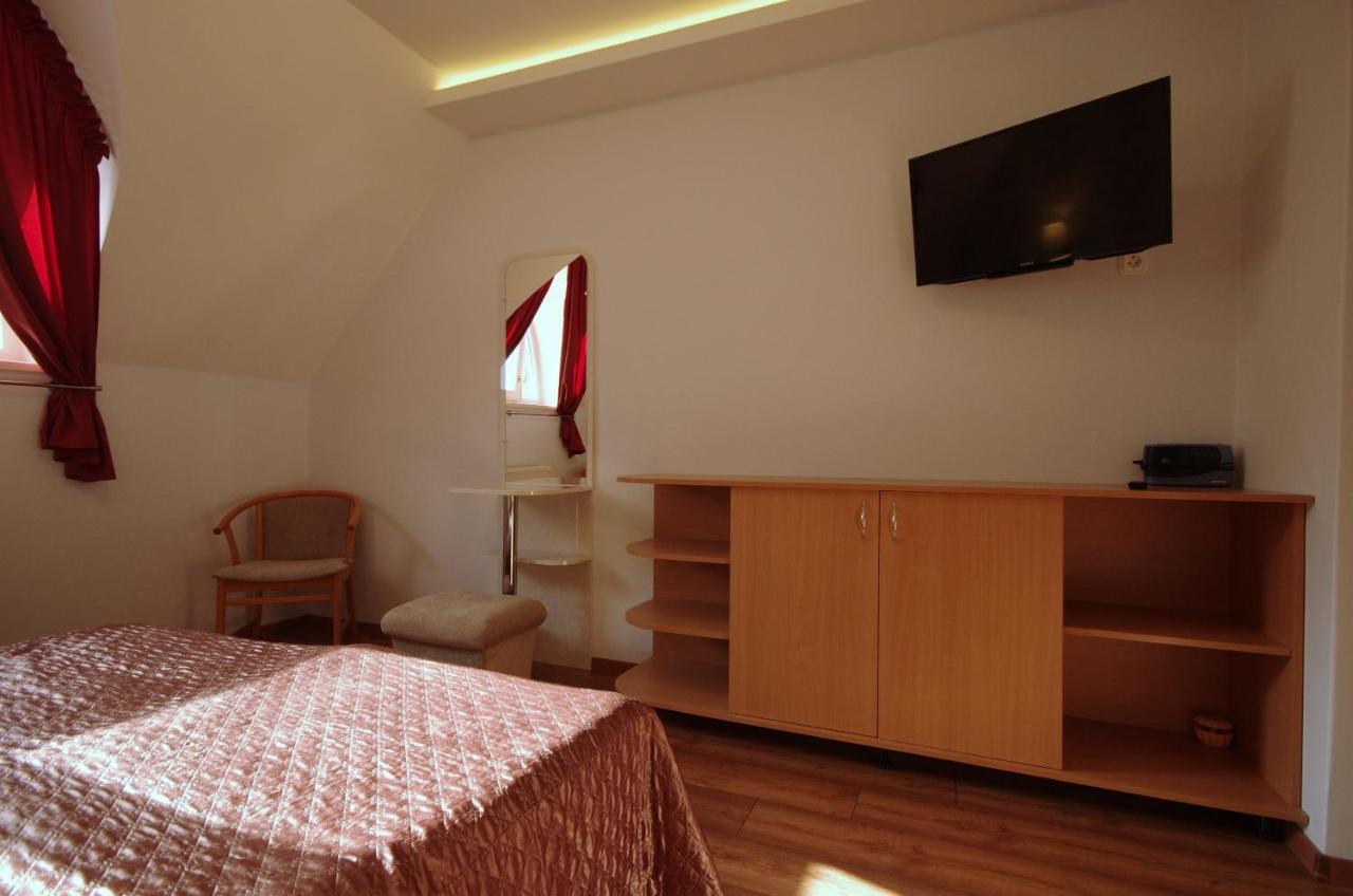 Hotel Csigahaz Panzio Gyula Exterior foto